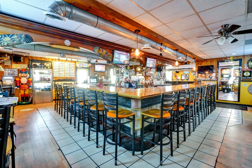 More Photos Of 36 Railroad St, Linfield Restaurant For Sale