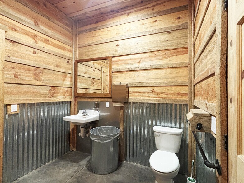 More Photos Of 350-352 E Bridge St, Hotchkiss Office For Sale