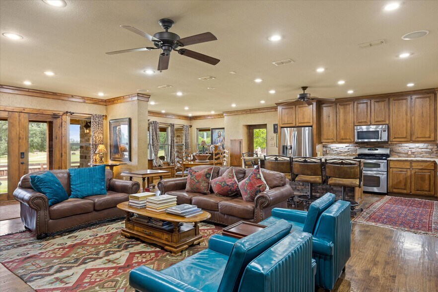 More Photos Of 1904 Floyd Rd, Weatherford Specialty For Sale