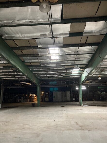 More Photos Of 3901 Camden Ave, Parkersburg Warehouse For Lease