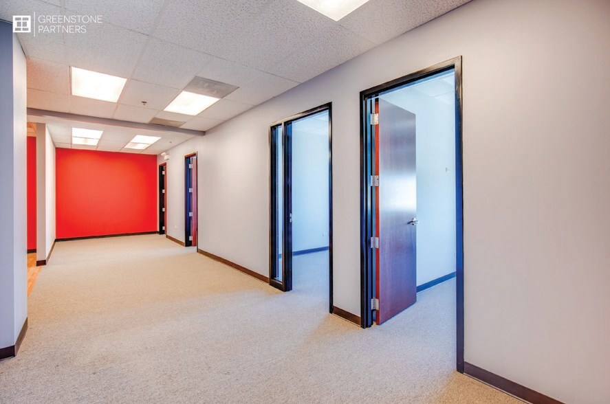 More Photos Of 1952 Mcdowell Rd, Naperville Business Park For Lease