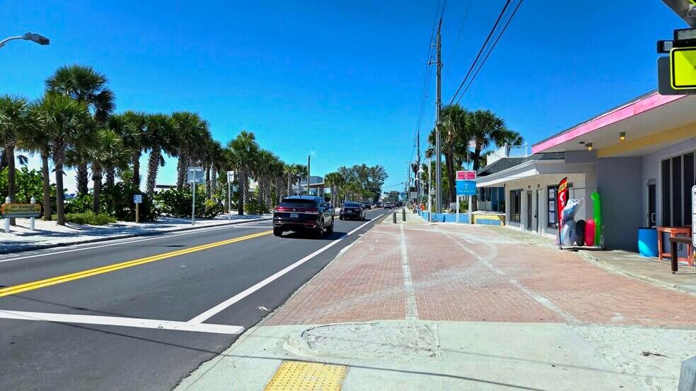 More Photos Of 103 Gulf Dr N, Bradenton Beach General Retail For Lease