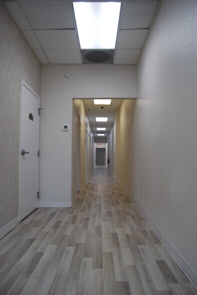 More Photos Of 6881 Kingspointe Pky, Orlando Flex For Sale