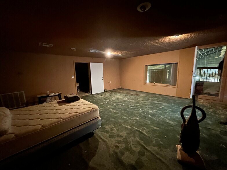 More Photos Of 10411 S US Highway 79, Palestine Warehouse For Sale