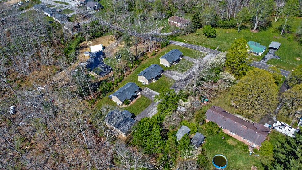 More Photos Of 10 Anthony St, Crossville Multifamily For Sale