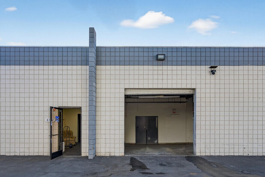 More Photos Of 8116-8144 Deering Ave, Canoga Park Warehouse For Lease