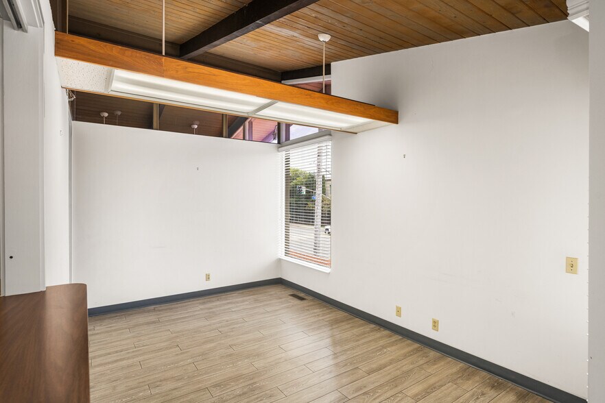 More Photos Of 1661 E Chapman Ave, Fullerton Office For Sale