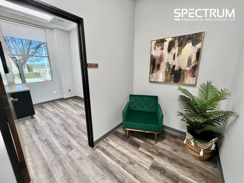 More Photos Of 21050 Centre Pointe Pky, Santa Clarita Medical For Lease