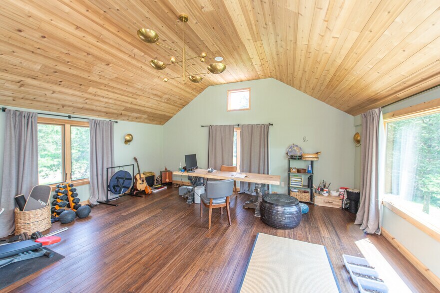 More Photos Of 62 Mount Pleasant Rd, Columbia Specialty For Sale