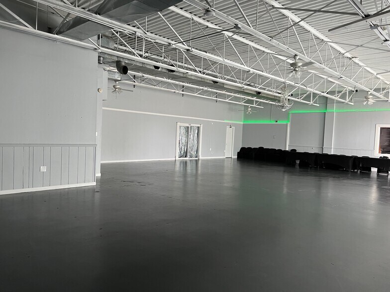 More Photos Of 2732 165th St, Hammond Freestanding For Lease