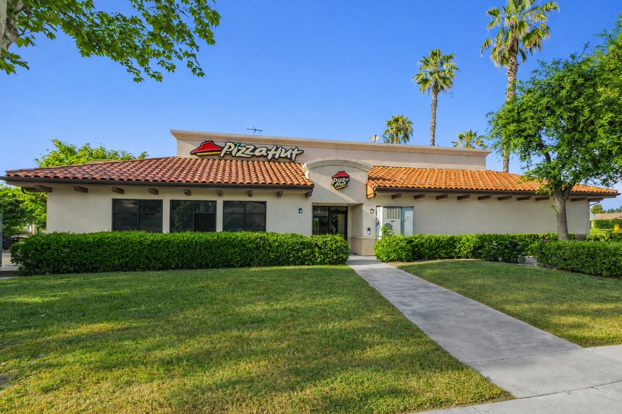 Primary Photo Of 250 S Akers St, Visalia Fast Food For Sale