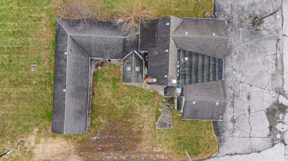 More Photos Of 7200 Highway 150, Greenville Office For Sale