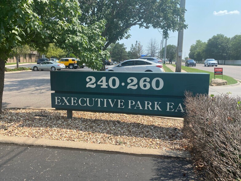 More Photos Of 240 N Rock Rd, Wichita Medical For Lease