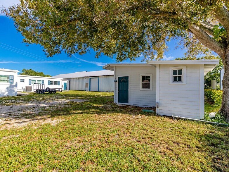 Primary Photo Of 1708 Old Dixie Hwy, Vero Beach General Retail For Sale