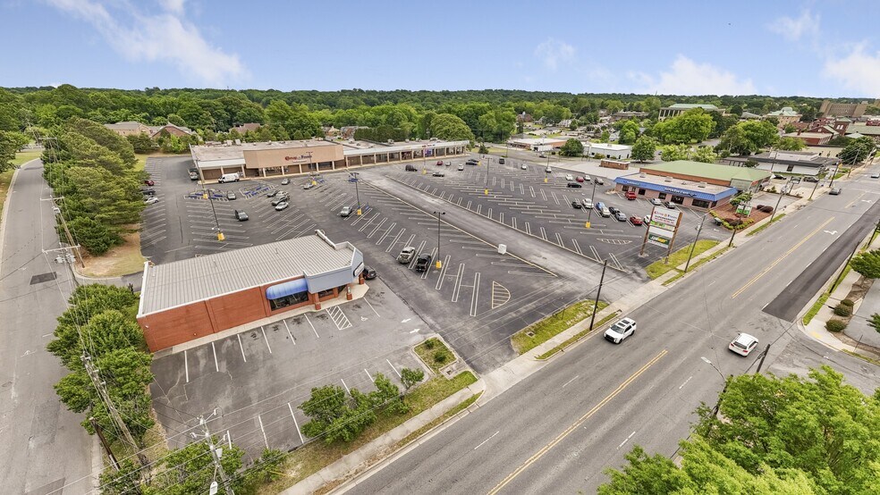 More Photos Of 338-372 N Fayetteville St, Asheboro Unknown For Lease