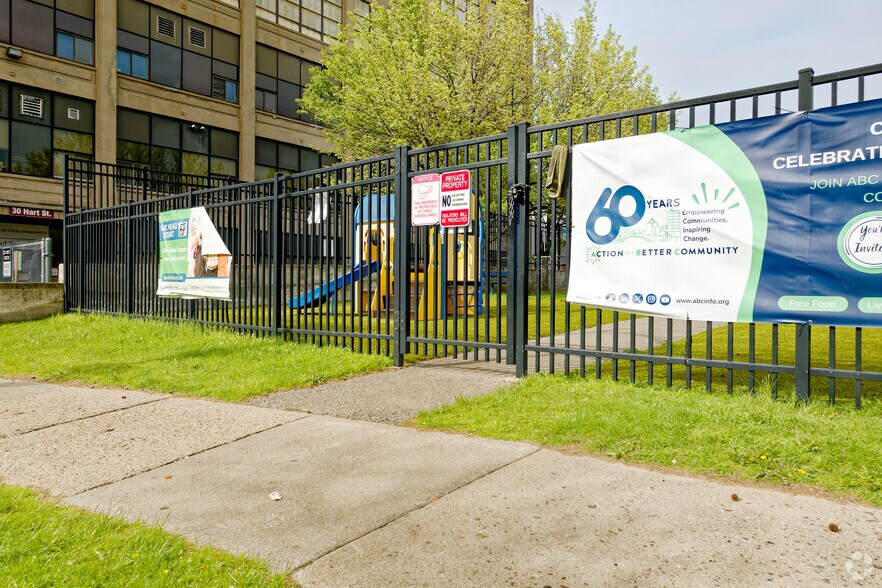 More Photos Of 30 Hart St, Rochester Office For Lease