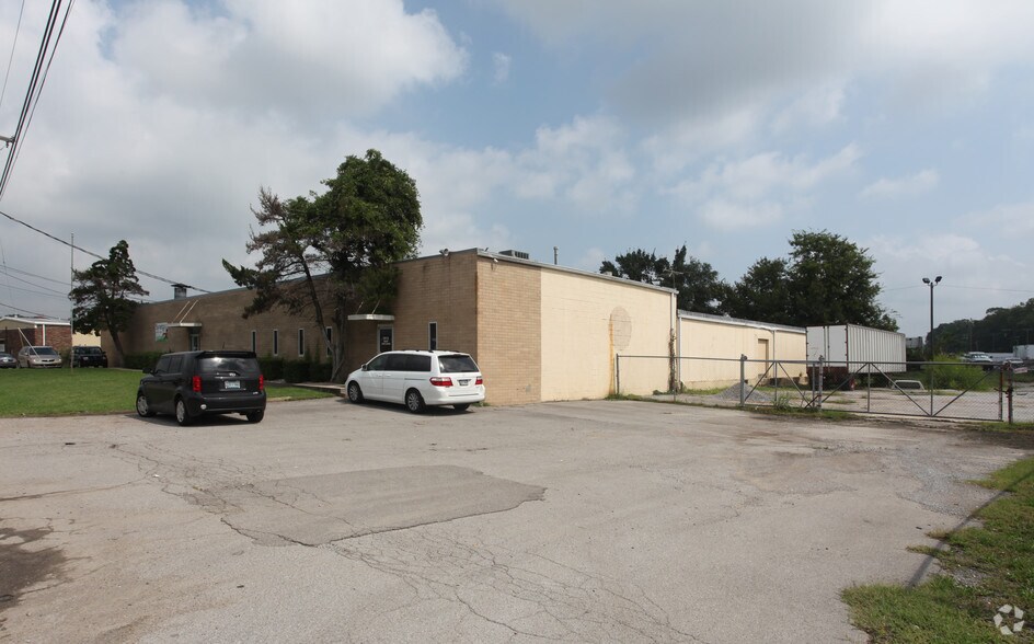 More Photos Of 210 Omohundro Pl, Nashville Service For Lease