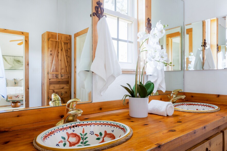 More Photos Of 9695 US-290 Hwy, Hye Land For Sale