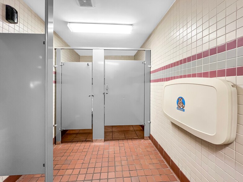 More Photos Of 15371 Highway 13 S, Hurricane Mills General Retail For Sale