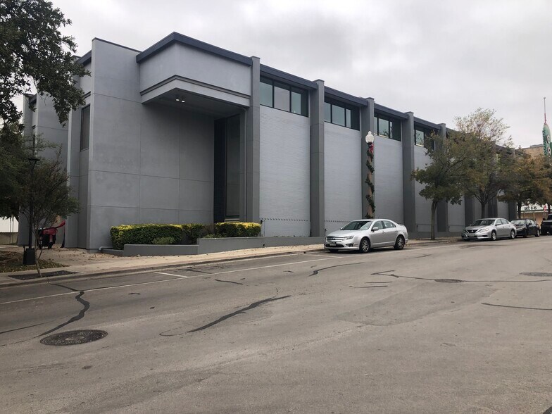 More Photos Of 215 W Hickory St, Denton Office For Sale