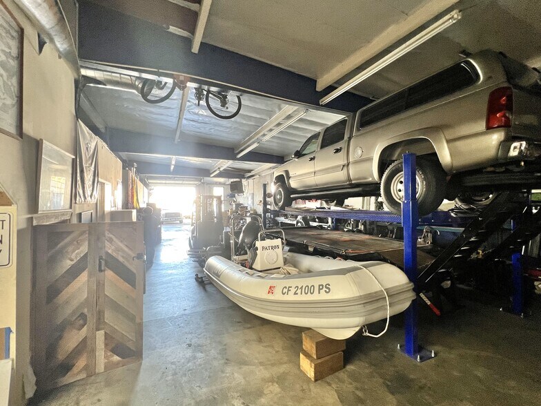 More Photos Of 16134 Leadwell St, Van Nuys Warehouse For Lease