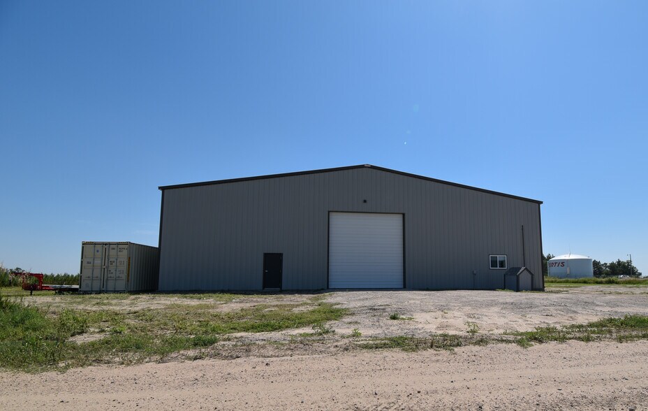 More Photos Of 823 Center Ave, Curtis Warehouse For Lease
