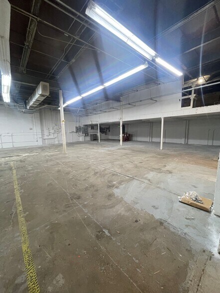 More Photos Of 5299 Saint Augustine Rd, Jacksonville Manufacturing For Lease