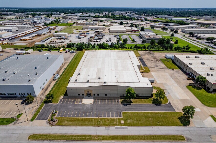 More Photos Of 12322 E 55th St, Tulsa Distribution For Lease