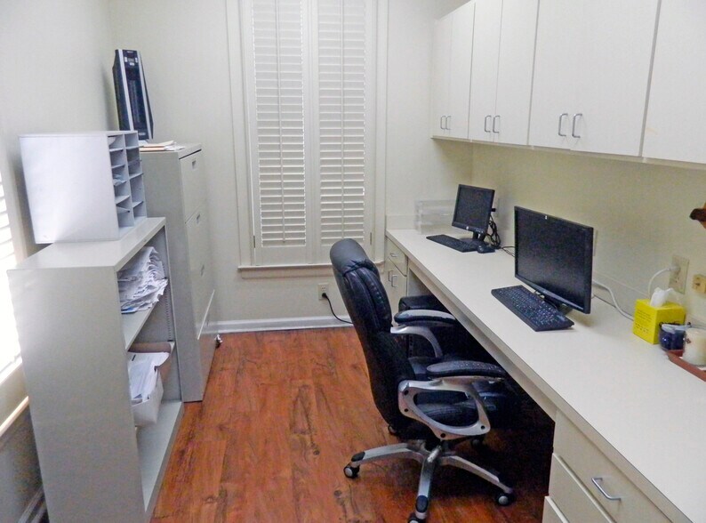 More Photos Of 316 St Lukes Dr, Montgomery Medical For Sale