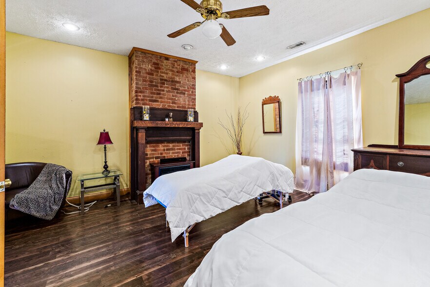 More Photos Of 2048 Winchester Ave, Ashland General Retail For Sale