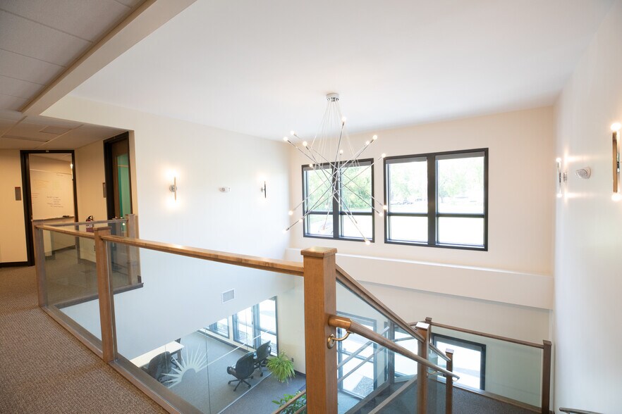 More Photos Of 10670 Barkley St, Overland Park Office For Sale