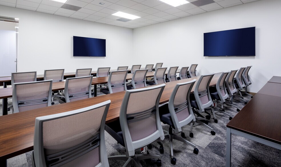 More Photos Of 14100 Southwest Fwy, Sugar Land Medical For Lease
