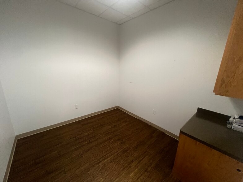 More Photos Of 3202 S W S Young Dr, Killeen Medical For Lease