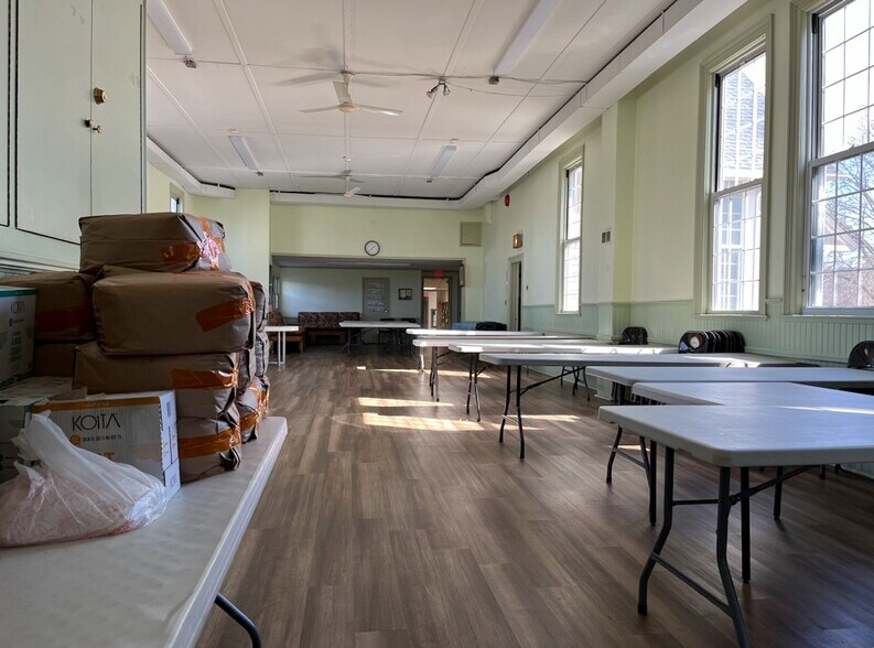 More Photos Of 31 Rider Ave, Patchogue Religious Facility For Lease