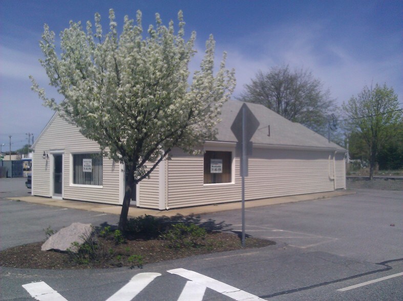 More Photos Of 667-681 Main St, Dennis Port Storefront For Lease