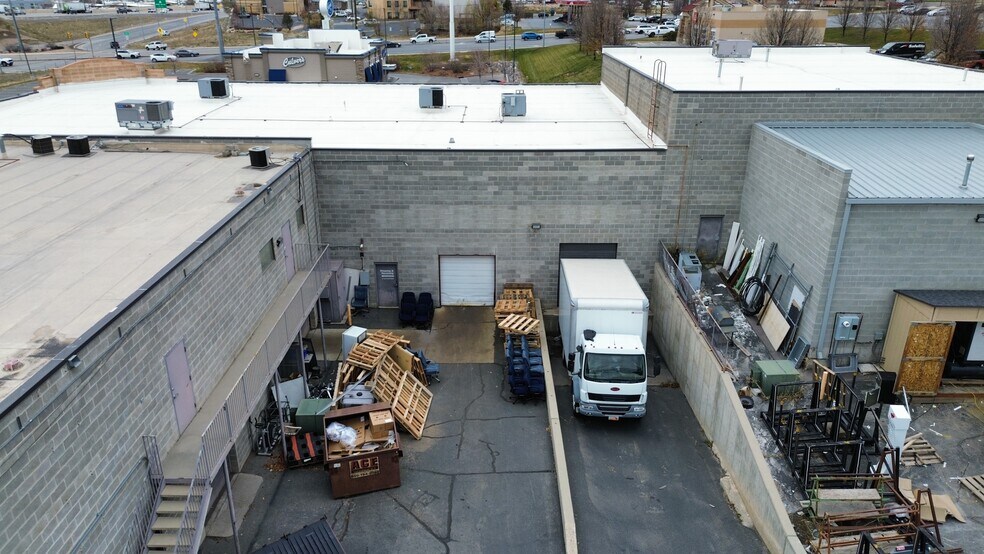 More Photos Of 780 N 1200 W, Orem Showroom For Lease