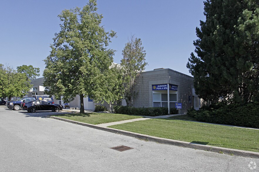 More Photos Of 2485 Dunwin Dr, Mississauga Warehouse For Lease