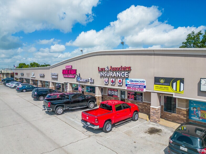 More Photos Of 800 E Villa Maria Rd, Bryan Storefront For Lease