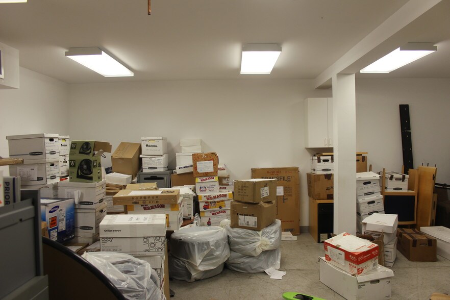 More Photos Of 130 Lenox Ave, Stamford Warehouse For Sale