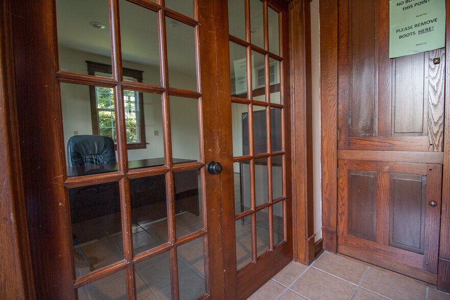 More Photos Of 1946 State Route 208, Pulaski Office For Sale