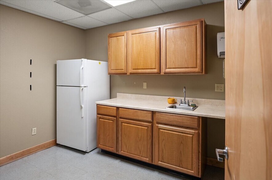 More Photos Of 2850 W Serendipity Cir, Colorado Springs Medical For Lease