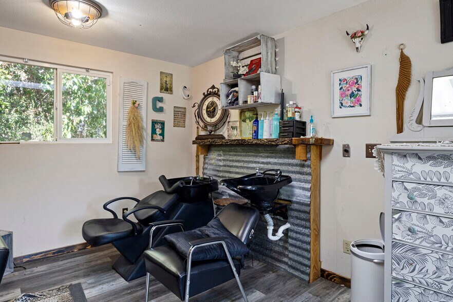 More Photos Of 92 NW Glenhart Ave, Winston Freestanding For Sale
