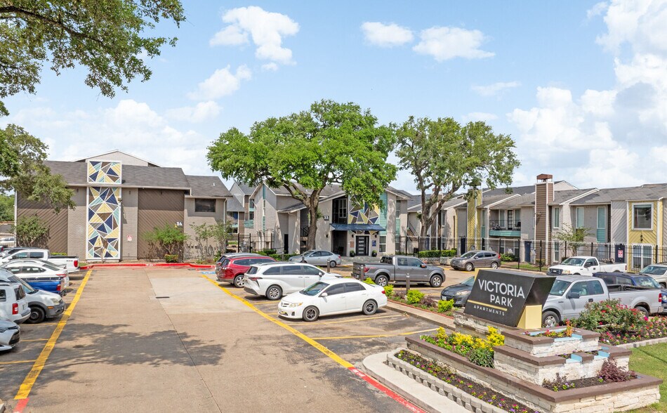 More Photos Of 8600 S Course Dr, Houston Apartments For Sale
