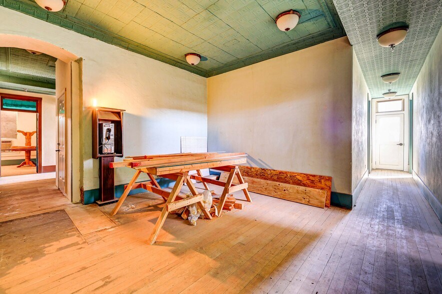 More Photos Of 313 E Andy Devine Ave, Kingman Storefront For Sale