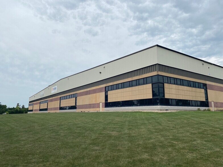 More Photos Of 1381 Partnership Dr, Ashwaubenon Warehouse For Lease
