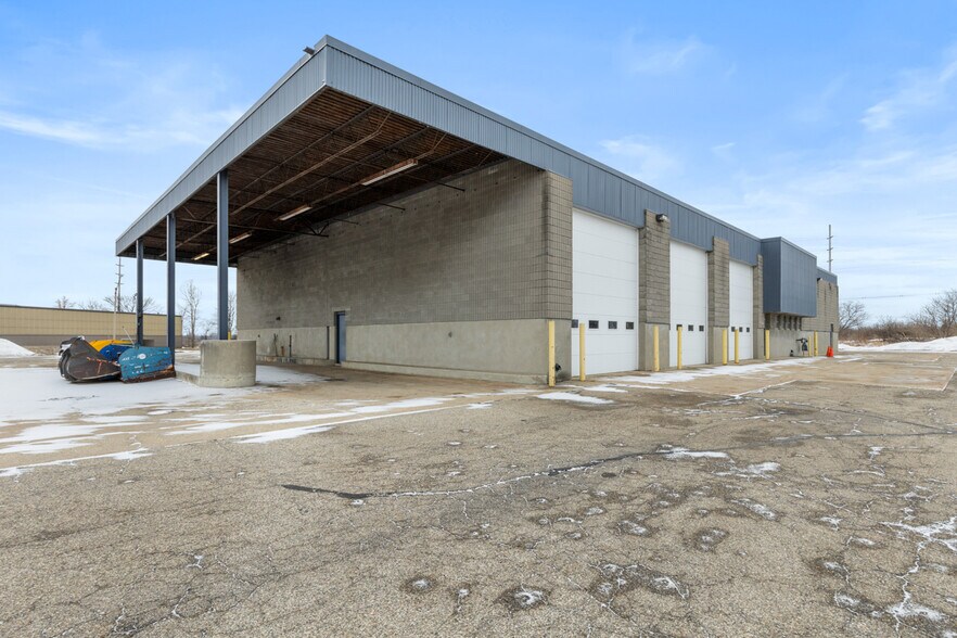 More Photos Of 931 Interchange Dr, Holland Office For Lease