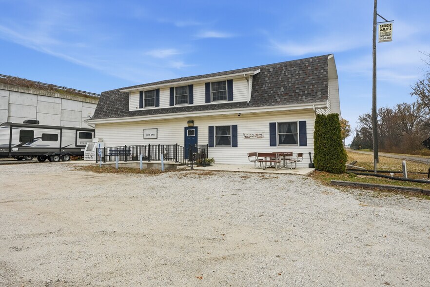 More Photos Of 4020 E Old US 30, Hamlet Restaurant For Sale