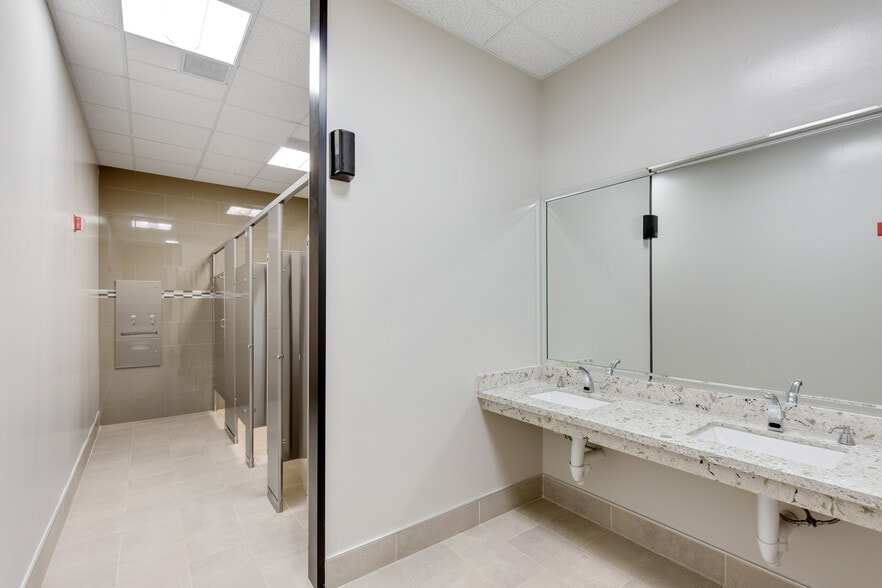 More Photos Of 1880 S Dairy Ashford Rd, Houston Office For Lease