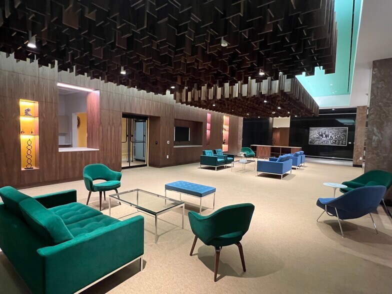 More Photos Of 919 Milam St, Houston Office For Sale