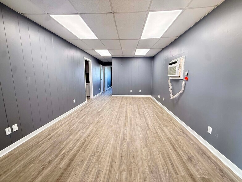 More Photos Of 1812 W D St, La Porte Truck Terminal For Lease